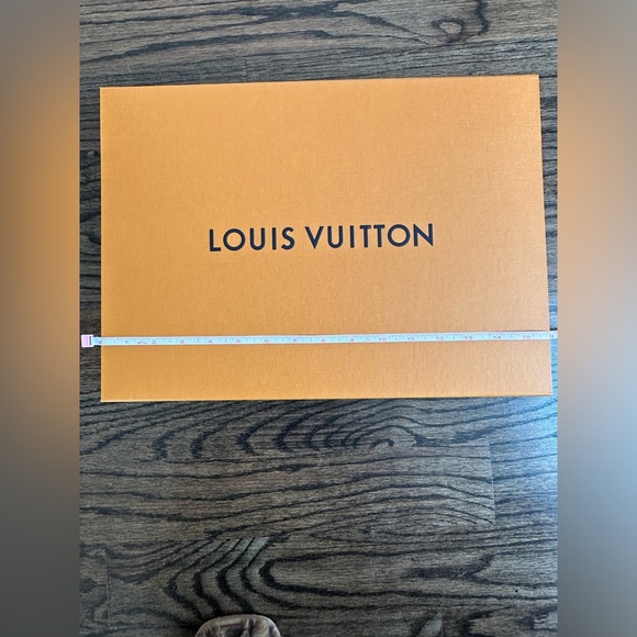 L2. Authentic Louis Vuitton Box & Ribbon - Picture 5 of 6